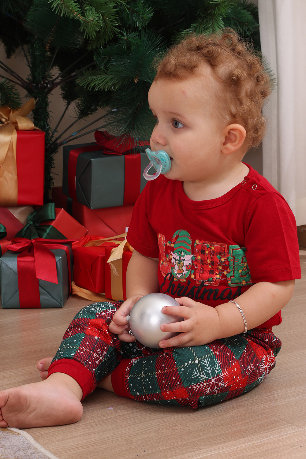 Conjuntos de pijamas familiares rojos Feliz Navidad