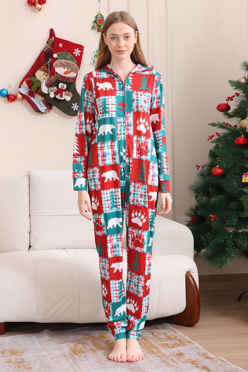 Conjunto de pijama familiar con capucha navideña con bloques de color rojo y verde