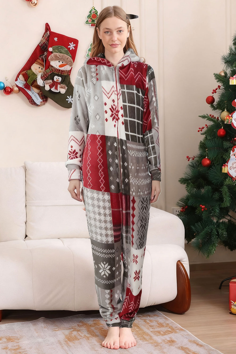 Pijamas familiares a juego con estampado de copos de nieve de una pieza en gris rojo