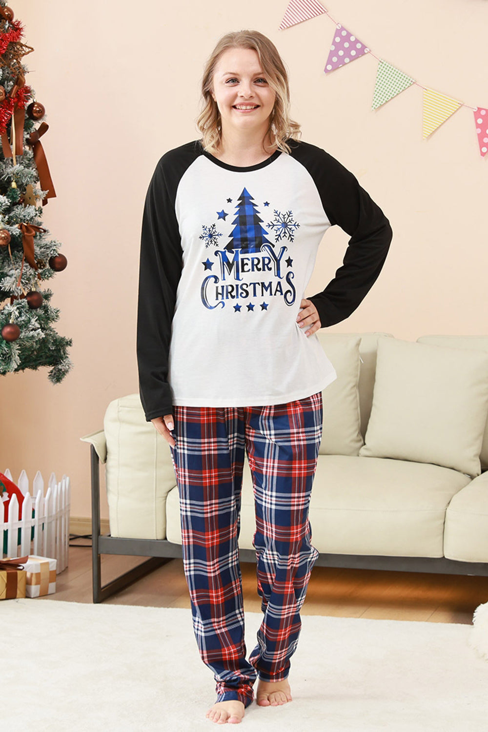 Pijamas de Navidad familiares con estampado de árbol en blanco y negro