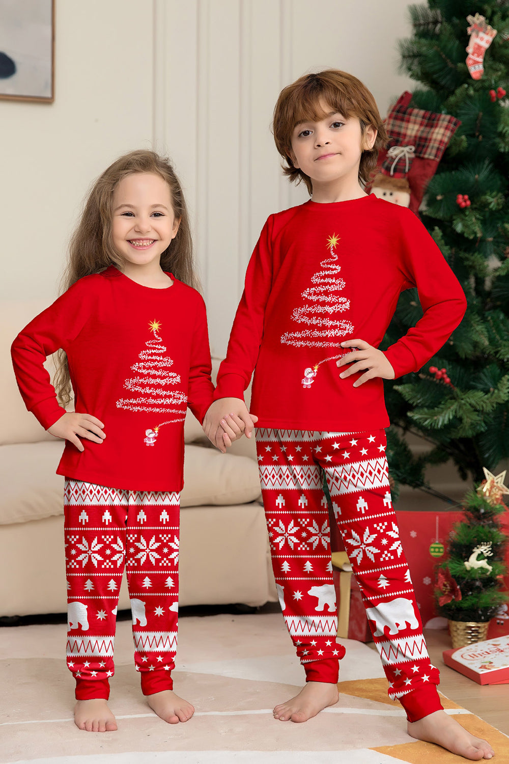 Pijamas de Navidad a juego de manga larga con árbol estampado rojo