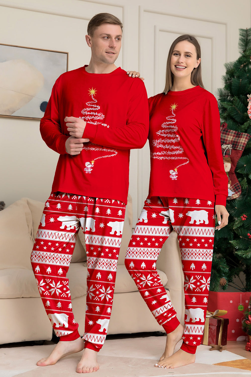 Pijamas de Navidad a juego de manga larga con árbol estampado rojo