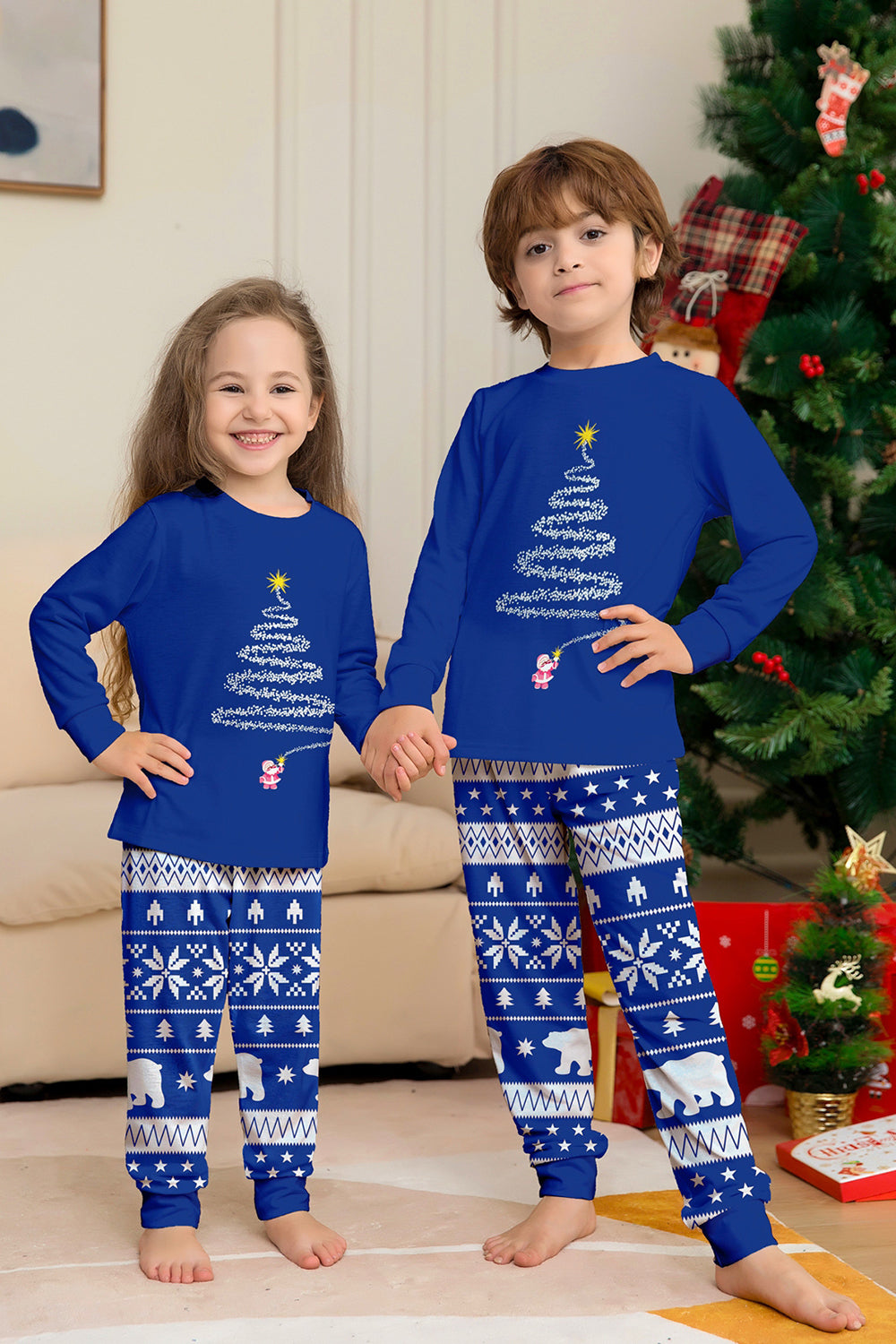 Pijamas de Navidad a juego de manga larga con árbol estampado rojo