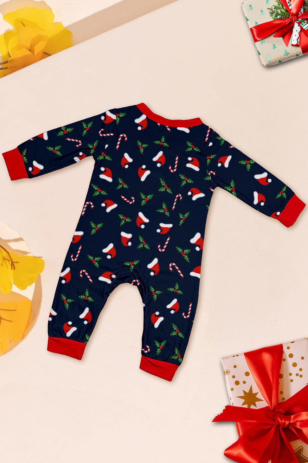 Conjunto de pijamas a juego con estampado de feliz Navidad en azul marino