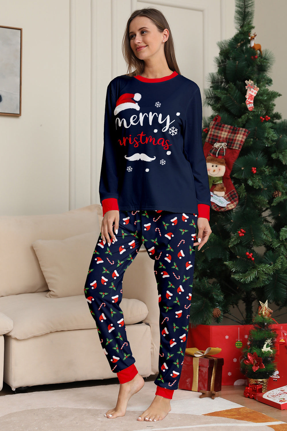 Conjunto de pijamas a juego con estampado de feliz Navidad en azul marino