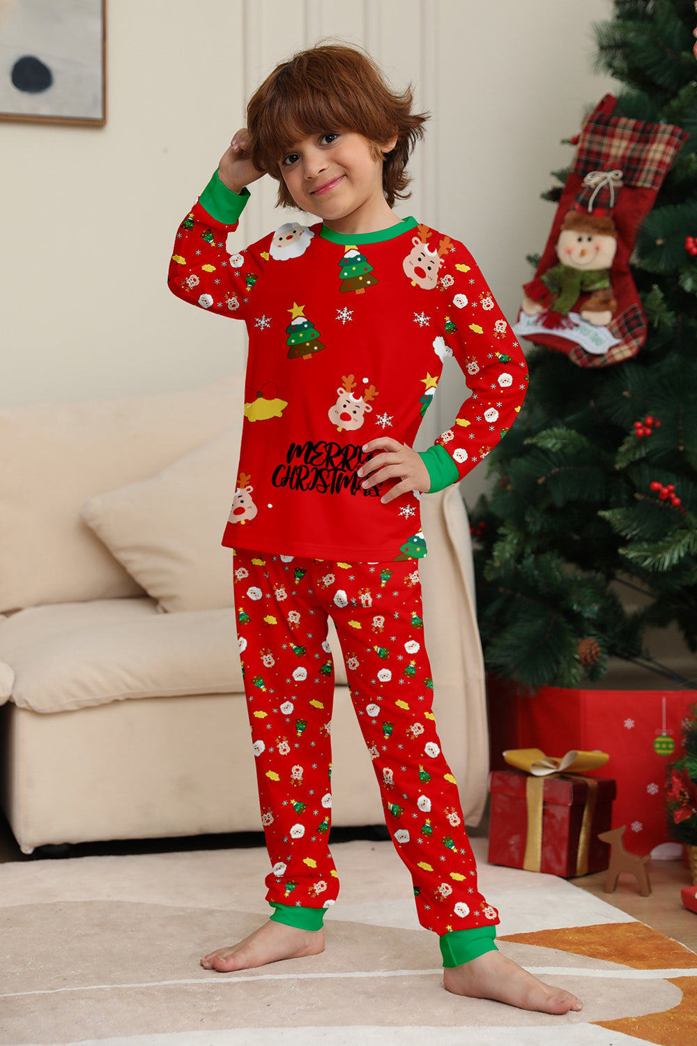Conjunto de pijamas a juego para familias con estampado rojo acogedor de Navidad