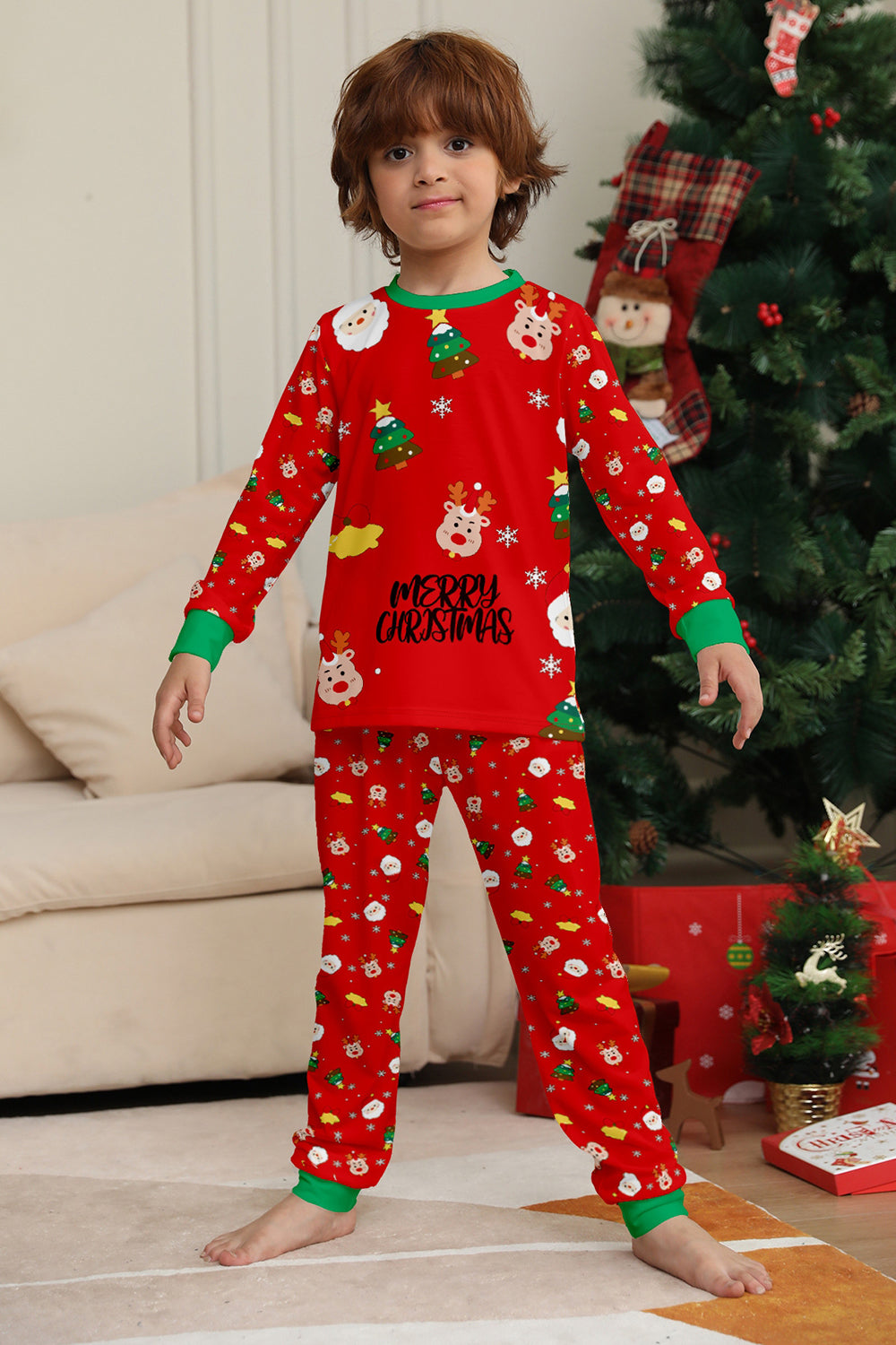 Conjunto de pijamas a juego para familias con estampado rojo acogedor de Navidad
