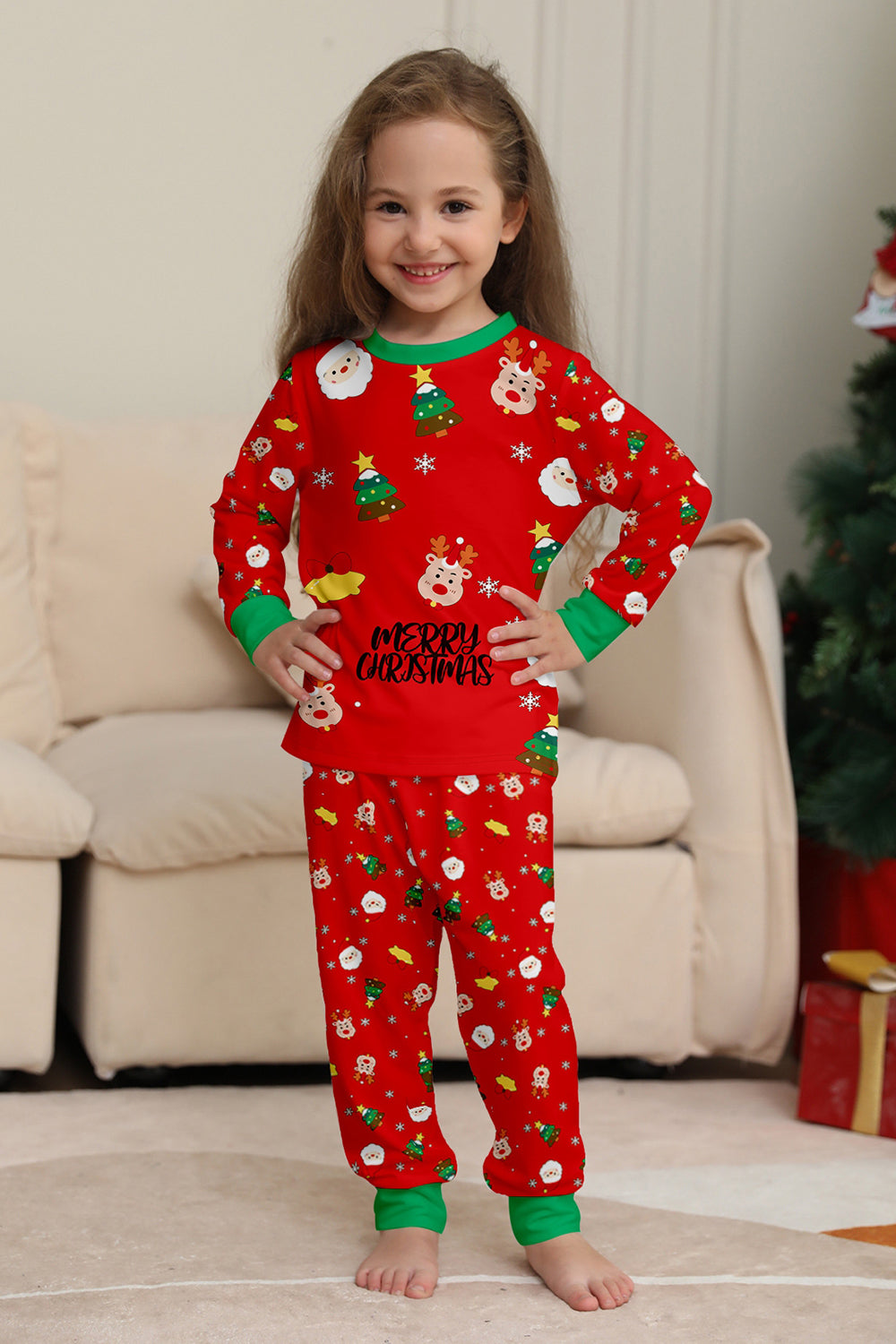 Conjunto de pijamas a juego para familias con estampado rojo acogedor de Navidad