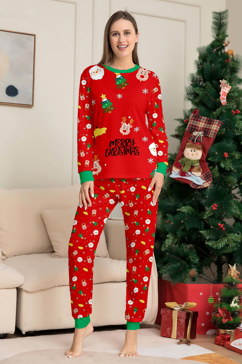 Conjunto de pijamas a juego para familias con estampado rojo acogedor de Navidad