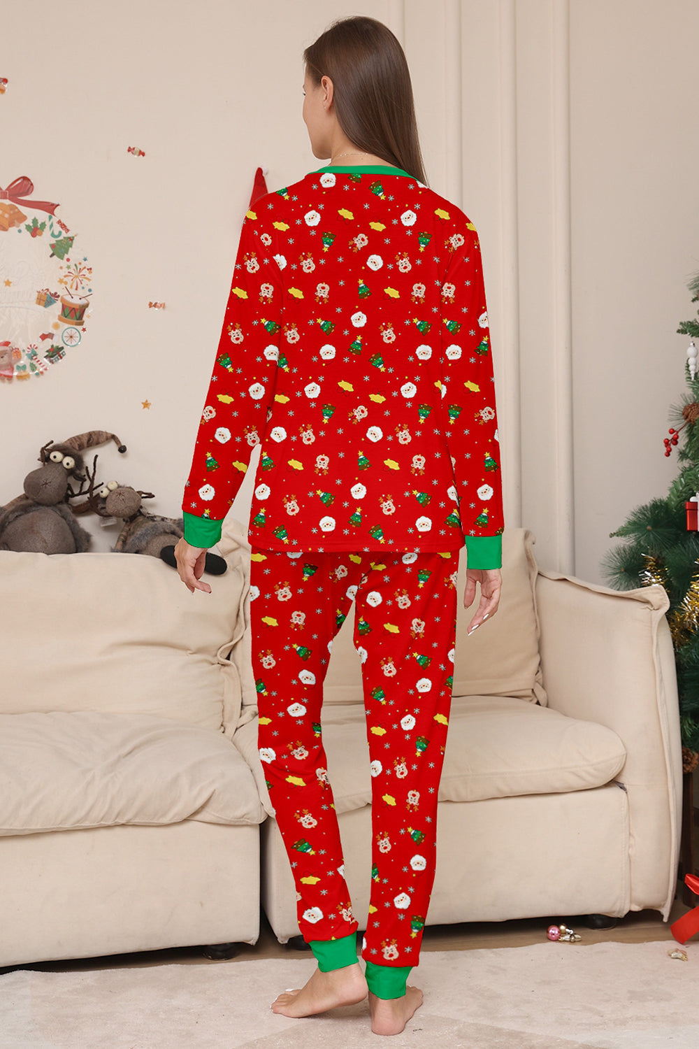 Conjunto de pijamas a juego para familias con estampado rojo acogedor de Navidad