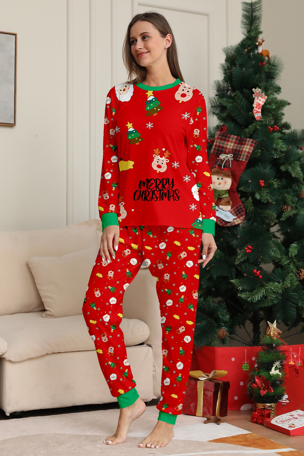 Conjunto de pijamas a juego para familias con estampado rojo acogedor de Navidad