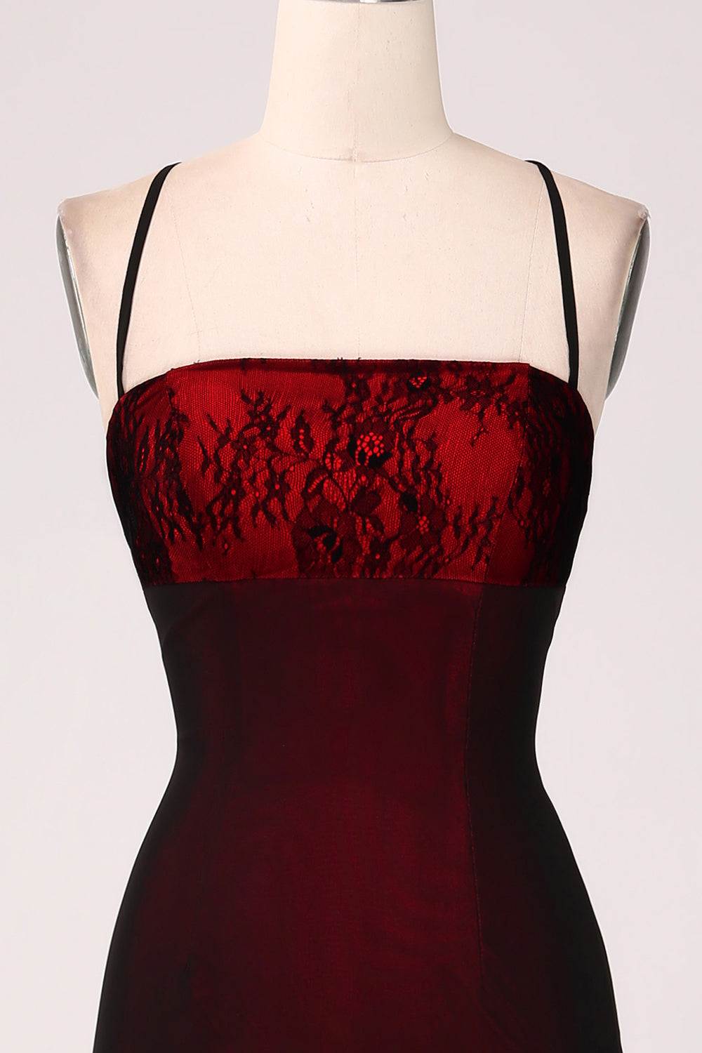 Vestido de dama de honor de vaina rojo negro con cordones en la espalda