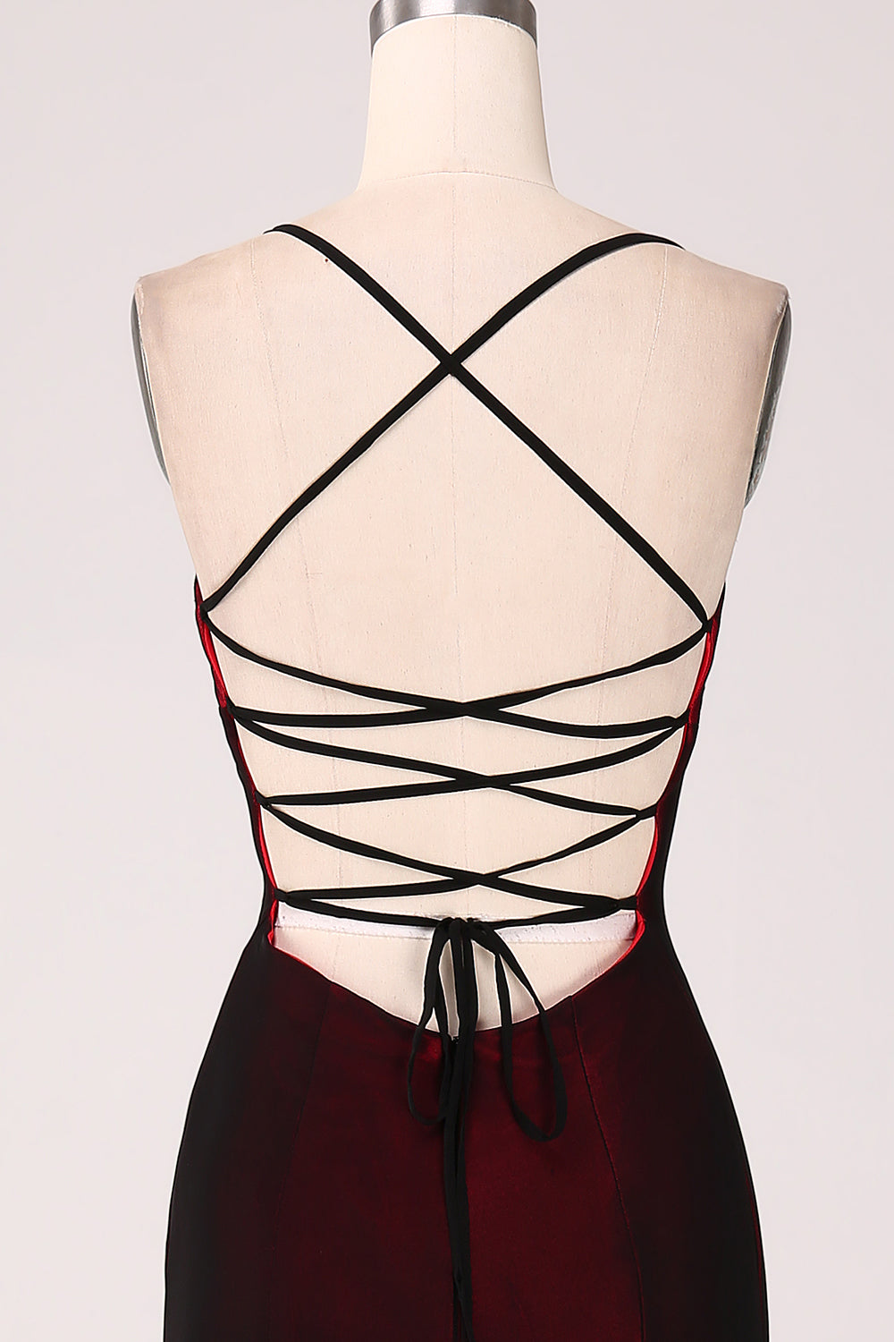 Vestido de dama de honor de vaina rojo negro con cordones en la espalda