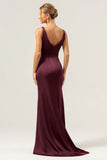 Vaina verde oscuro con escote en V Vestido de dama de honor fruncido alto-bajo con abertura