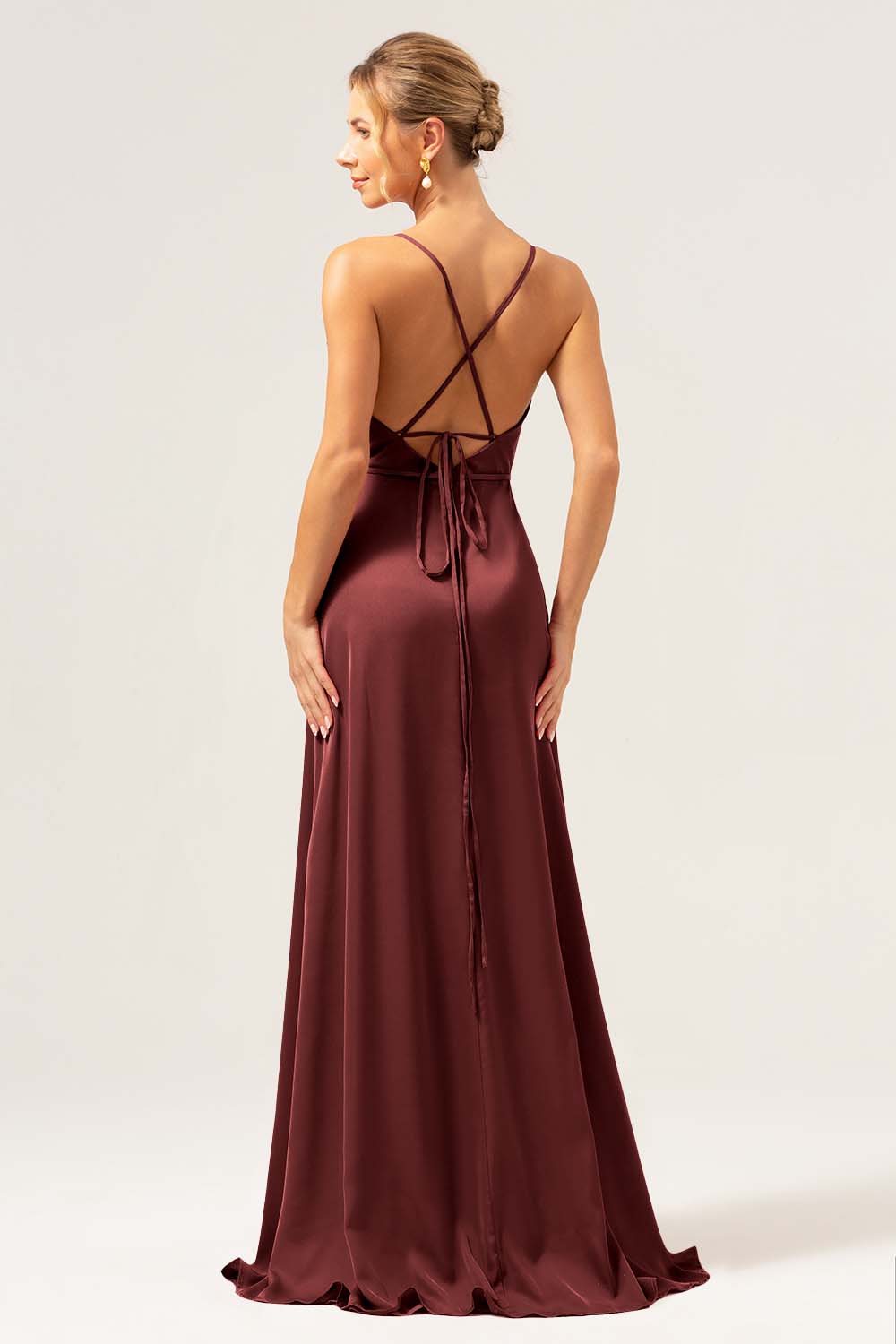 Vestido de dama de honor largo de satén satinado con abertura de línea A de color Rojo oscuro