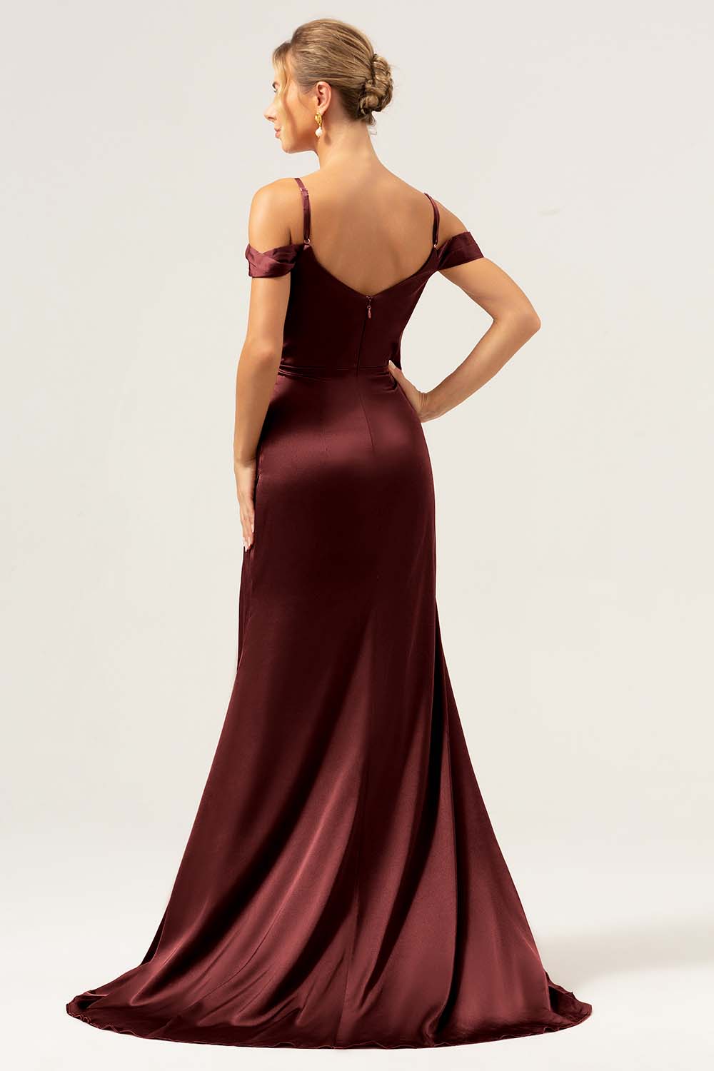Vestido largo de dama de honor con corsé fruncido de hombro frío de sirena de café con abertura