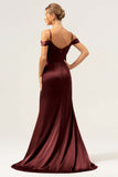 Vestido largo de dama de honor con corsé fruncido de hombro frío de sirena de café con abertura
