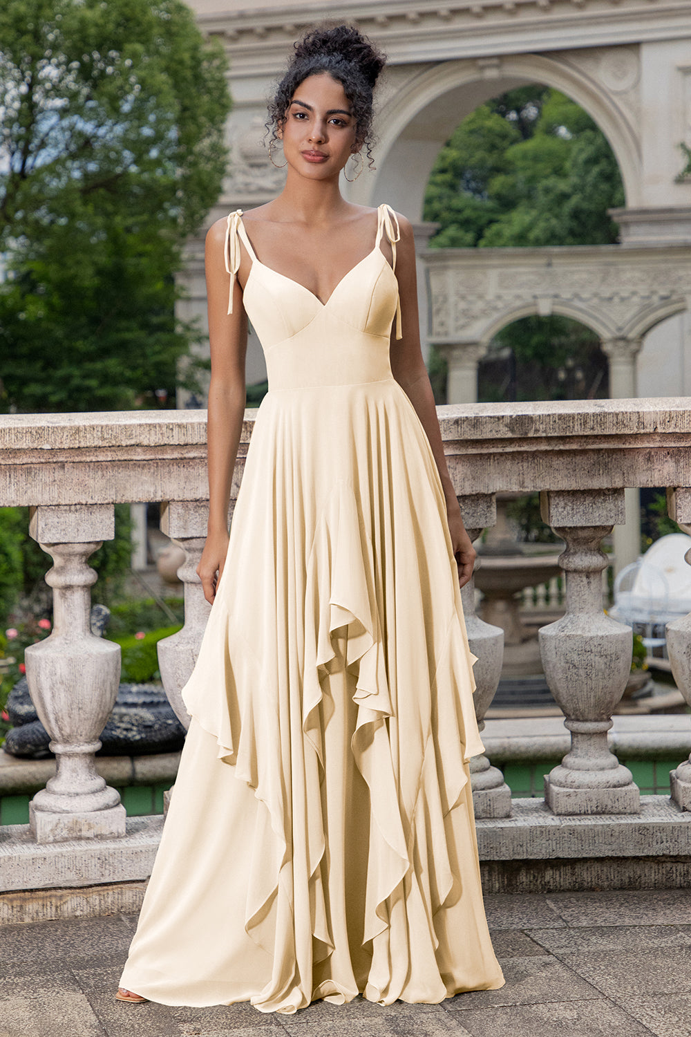 Vestido largo de dama de honor con tirantes de espagueti de línea Matcha A con volantes