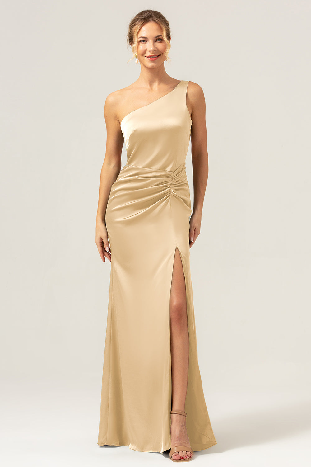 Vestido de dama de honor largo de satén sin espalda de sirena verde oliva de un hombro