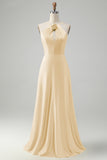 Vestido largo de dama de honor recortado de una línea amarilla con flor