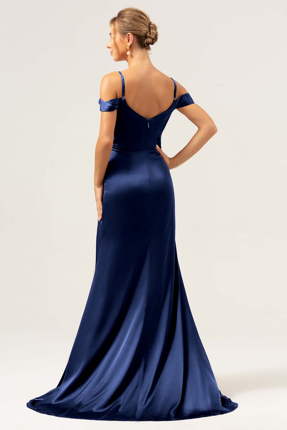Vestido largo de dama de honor con corsé fruncido de hombro frío de sirena de café con abertura