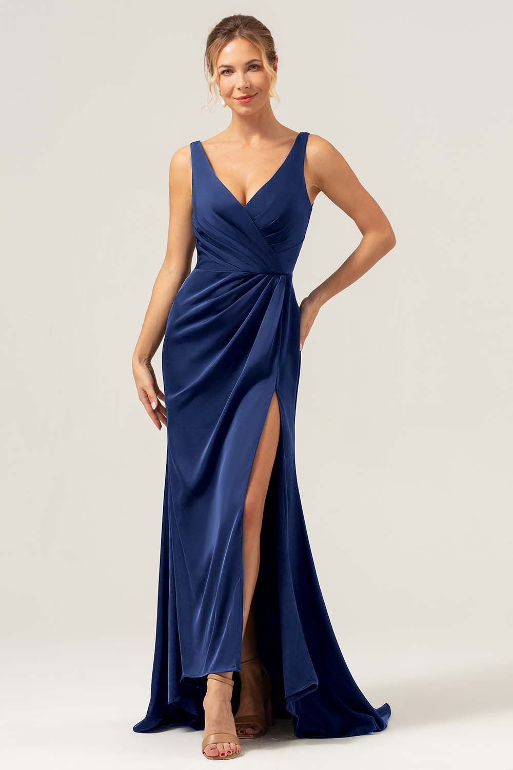 Vaina verde oscuro con escote en V Vestido de dama de honor fruncido alto-bajo con abertura