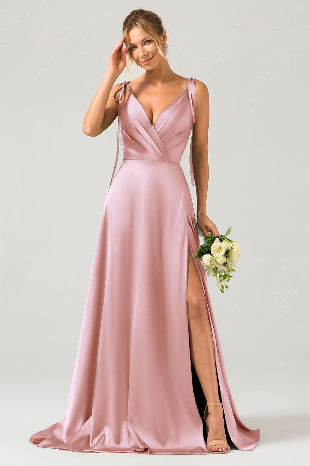 Vestido largo de dama de honor fruncido con tirantes finos de línea A rosa polvorienta con abertura
