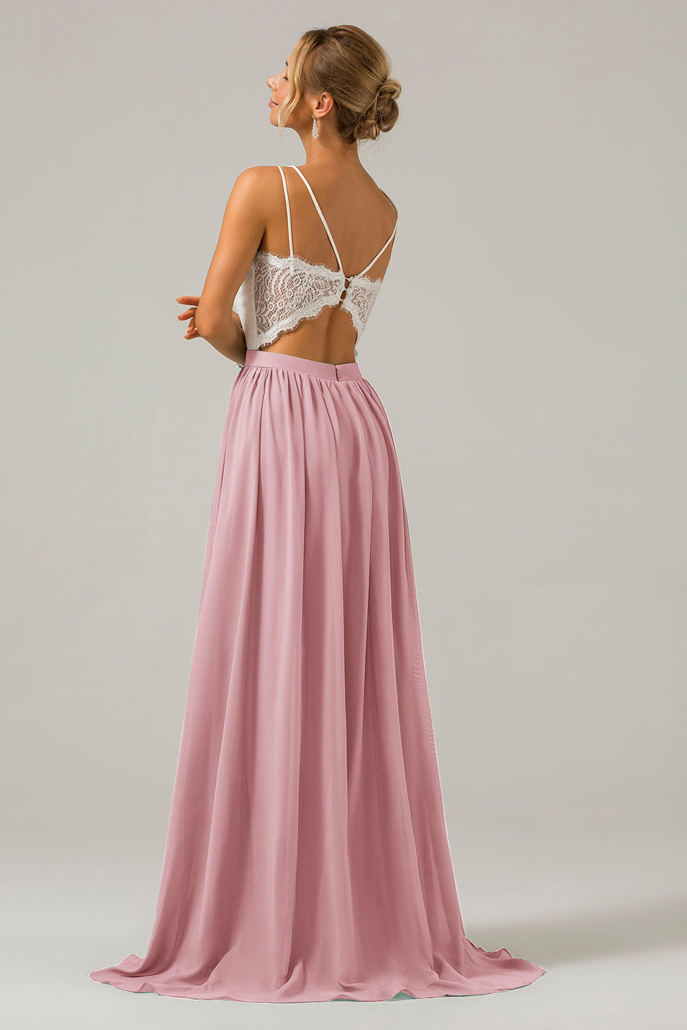 Vestido de dama de honor largo de gasa boho con espalda abierta de azul polvoriento con encaje