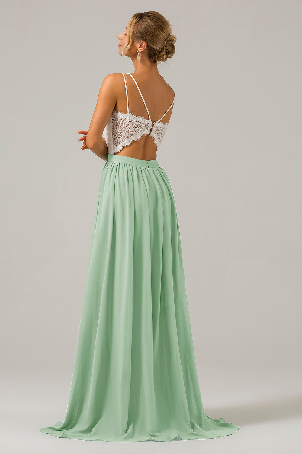 Vestido de dama de honor largo de gasa boho con espalda abierta de azul polvoriento con encaje