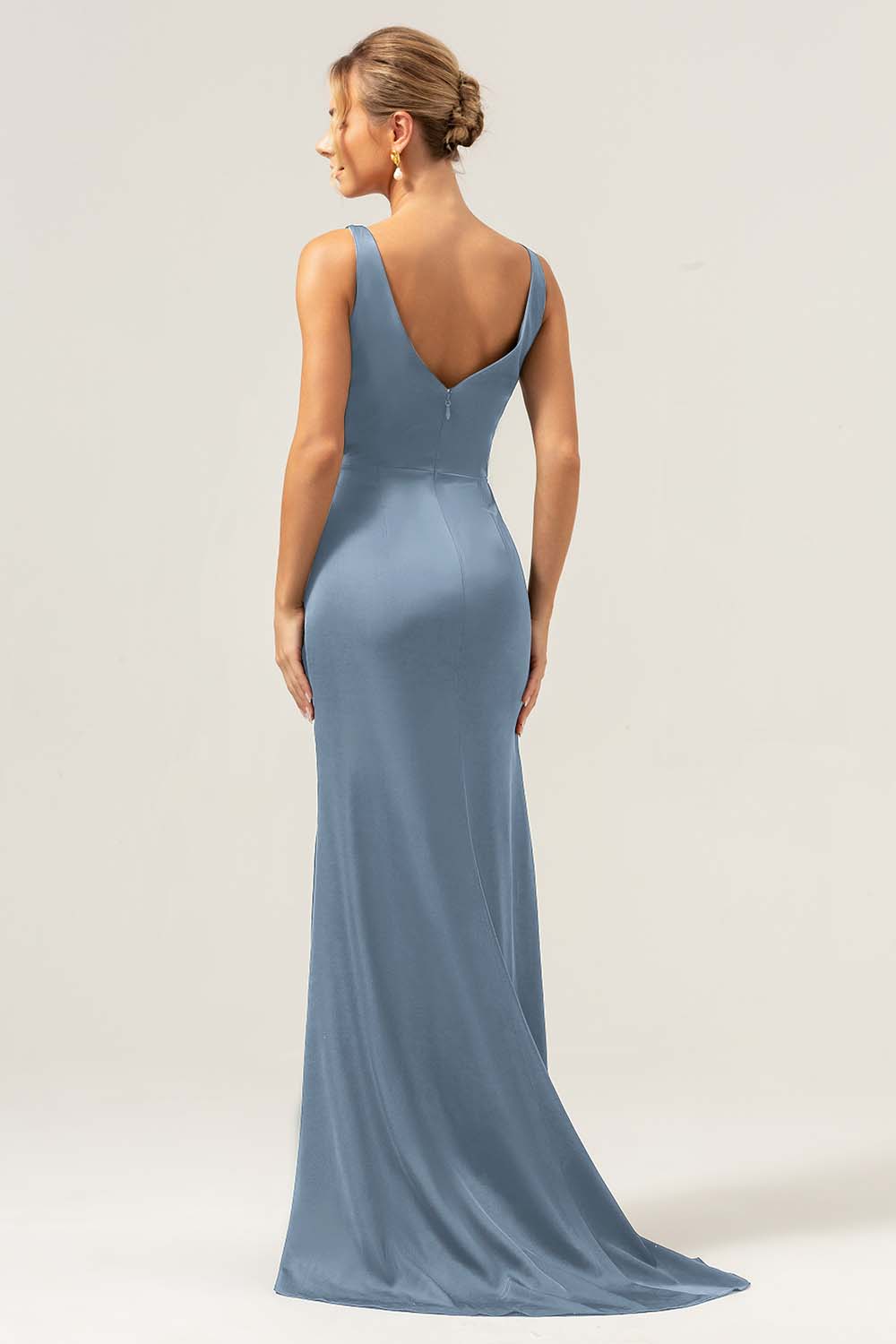Vaina verde oscuro con escote en V Vestido de dama de honor fruncido alto-bajo con abertura