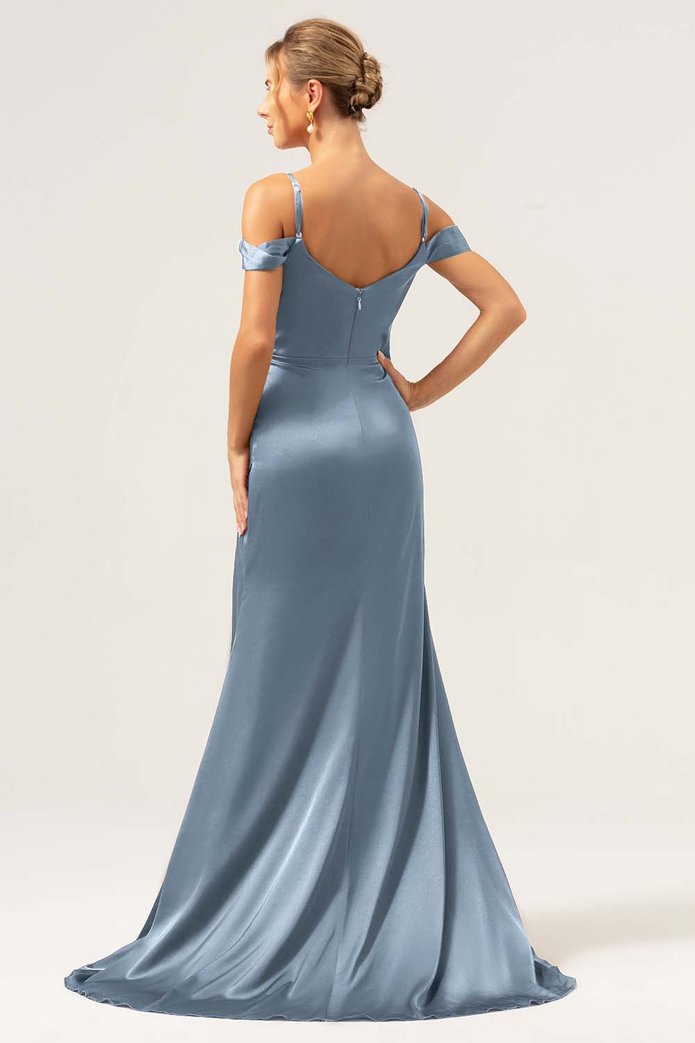 Vestido largo de dama de honor con corsé fruncido de hombro frío de sirena de café con abertura