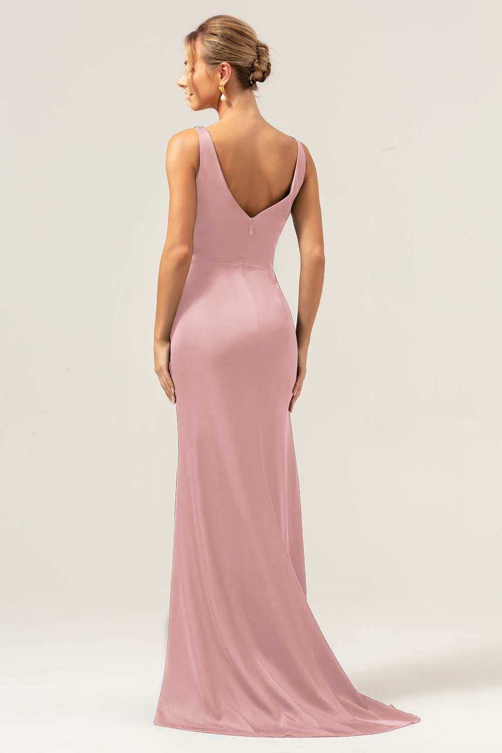Vaina verde oscuro con escote en V Vestido de dama de honor fruncido alto-bajo con abertura