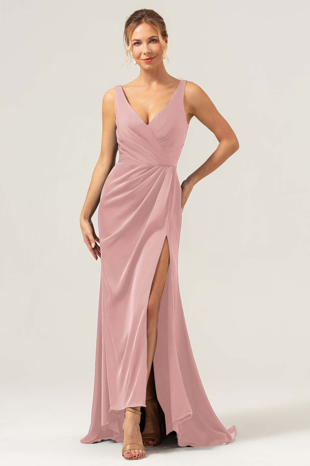 Vaina verde oscuro con escote en V Vestido de dama de honor fruncido alto-bajo con abertura
