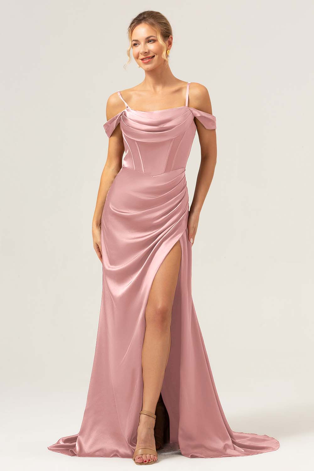 Vestido largo de dama de honor con corsé fruncido de hombro frío de sirena de café con abertura
