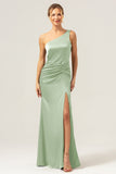 Vestido de dama de honor largo de satén sin espalda de sirena verde oliva de un hombro