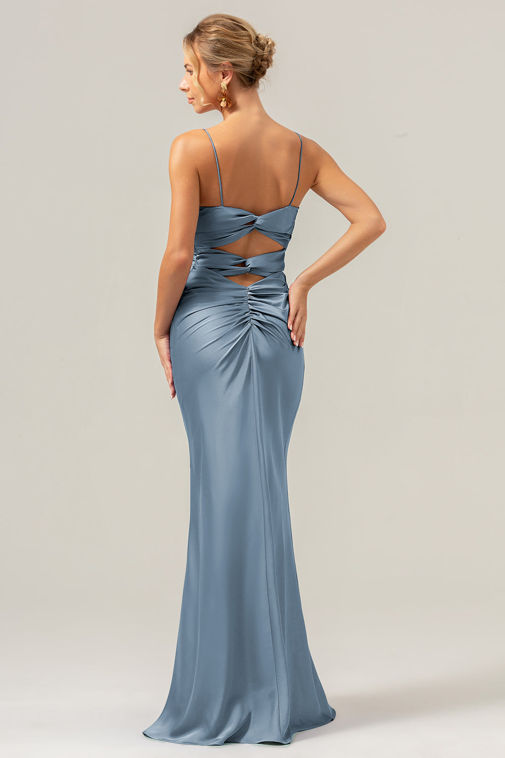 Tirantes de espagueti de sirena hueco en la parte delantera de torsión púrpura vestido de dama de honor