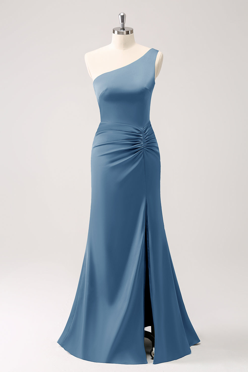 Vestido largo de dama de honor de satén de un hombro verde oliva