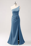 Vestido largo de dama de honor de satén de un hombro verde oliva