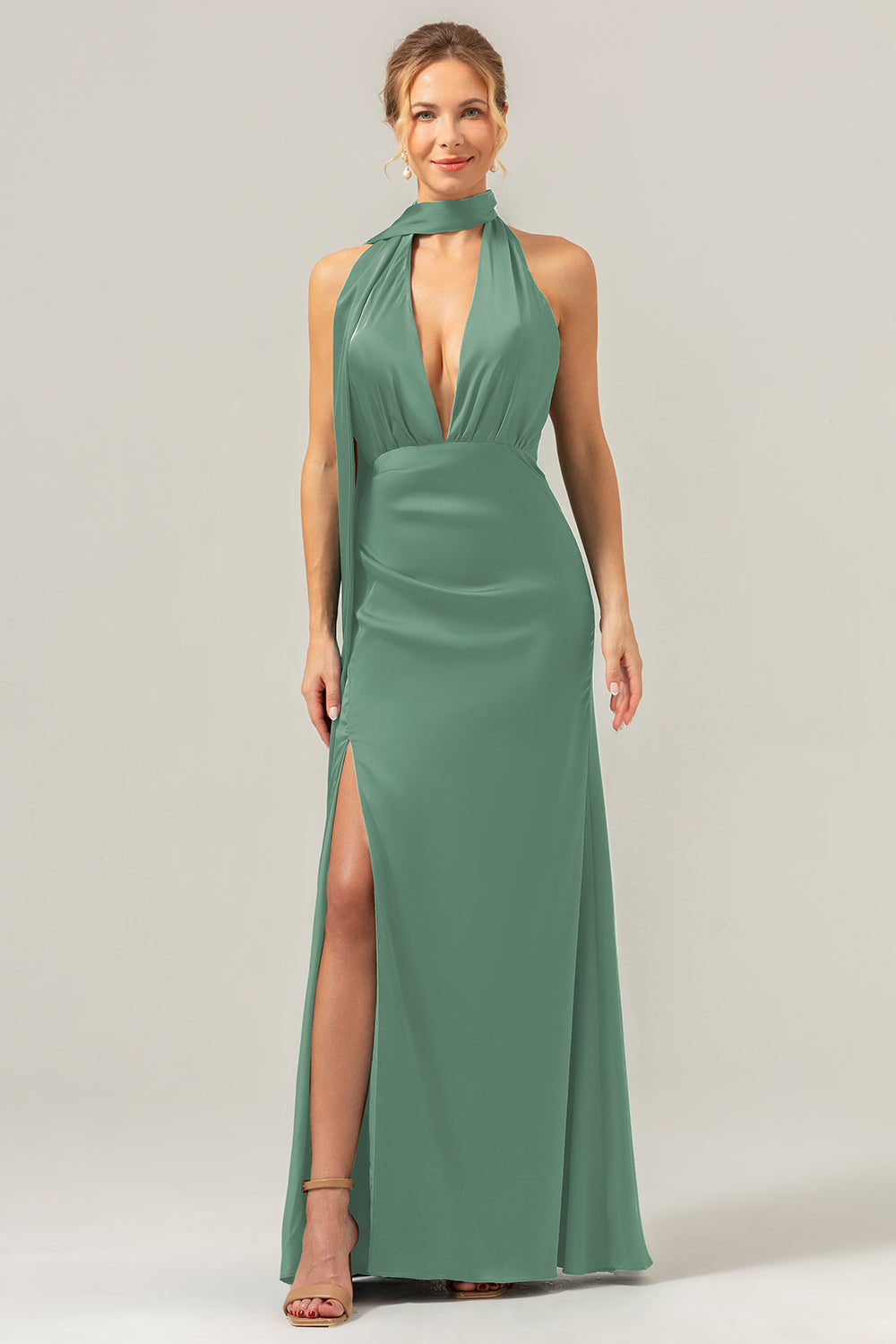 Vaina de Salvia Polvorienta Vestido de dama de honor largo sin espalda con espalda y abertura