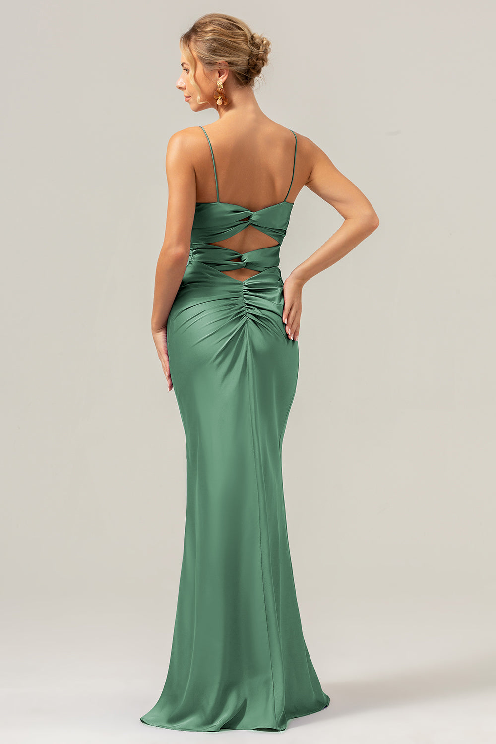 Tirantes de espagueti de sirena hueco en la parte delantera de torsión Salvia Polvorienta vestido de dama de honor