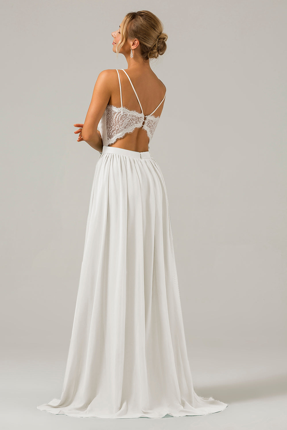 Vestido de dama de honor largo de gasa boho con espalda abierta de azul polvoriento con encaje