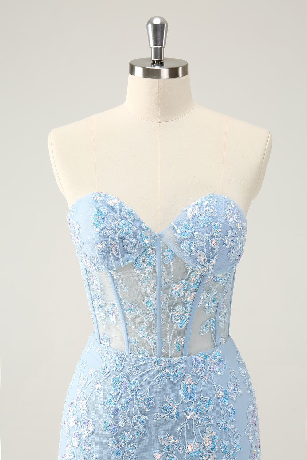 Vestido de fiesta corto ajustado con escote en forma de corazón lentejuelas y corsé azul claro con cordones en la espalda