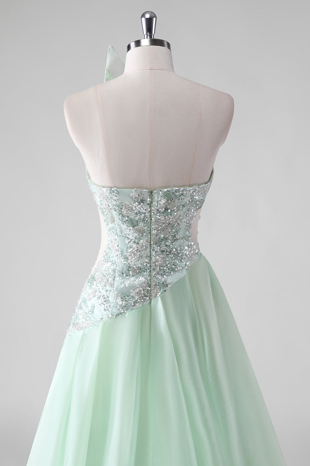 Lentejuelas verde claro Una línea sin tirantes vestido de invitada de boda fruncido