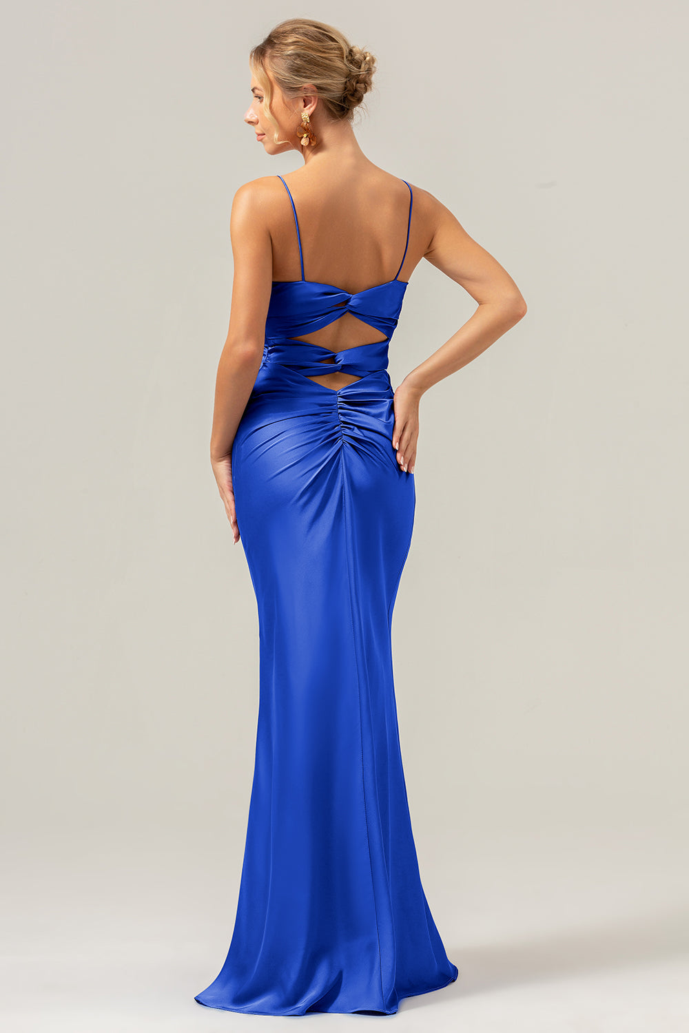 Tirantes de espagueti de sirena hueco en la parte delantera de torsión Salvia Polvorienta vestido de dama de honor