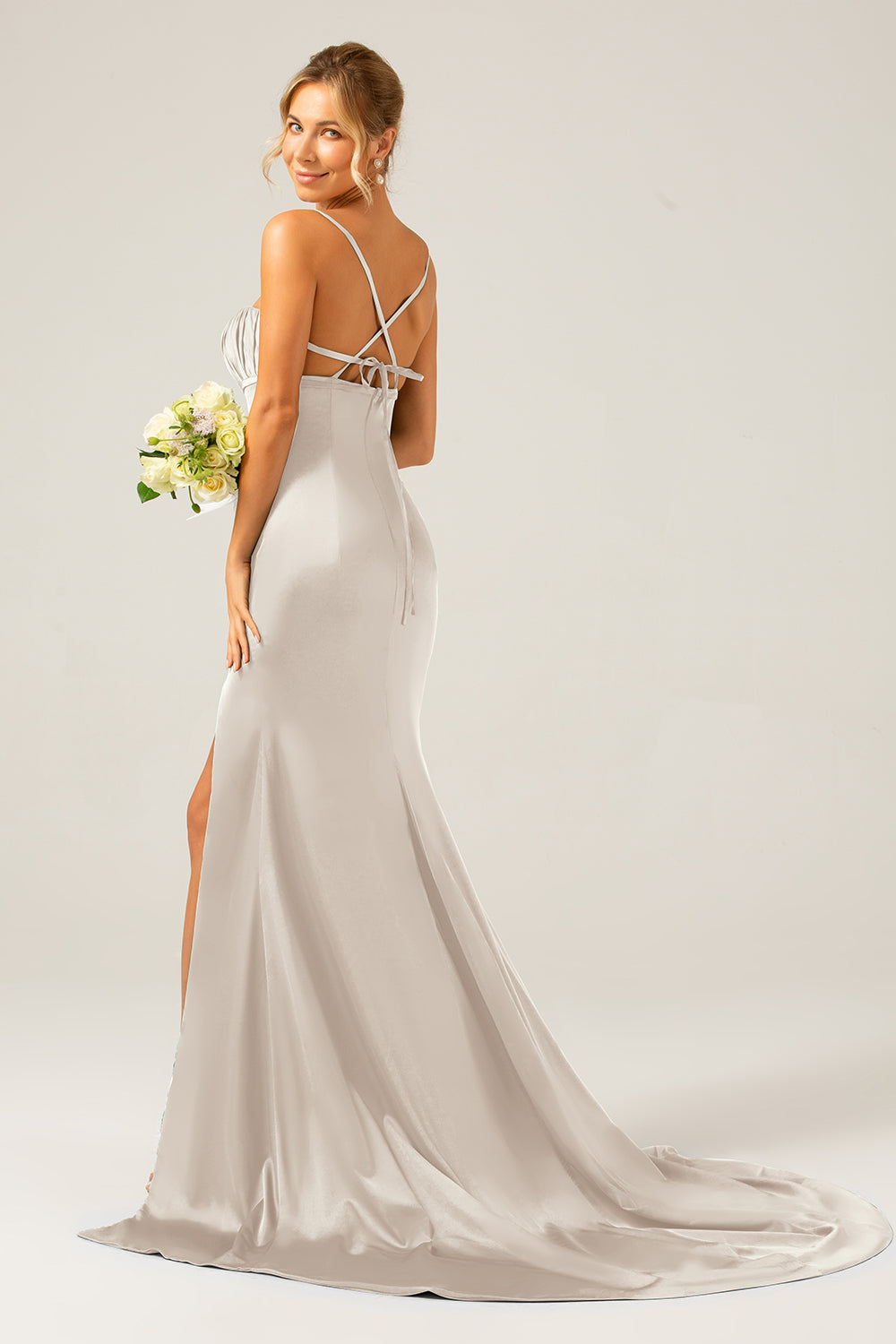 Correas de espagueti de sirena rosa polvorienta Vestido largo de dama de honor de satén con plisado