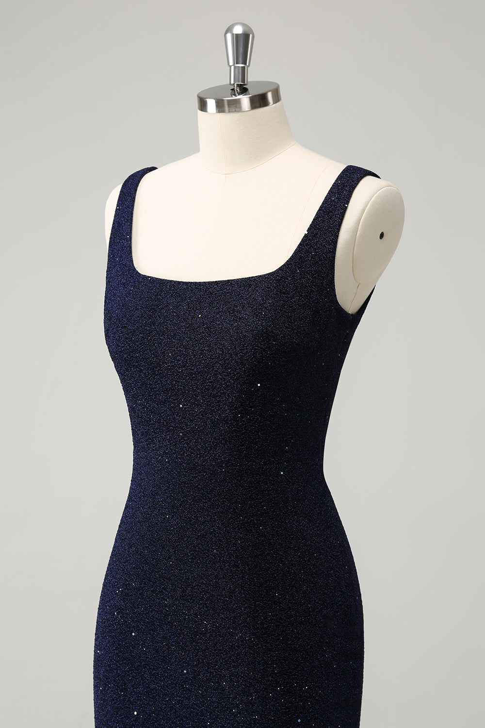 Vestido de cóctel ajustado con cuello cuadrado y abertura en azul oscuro brillante