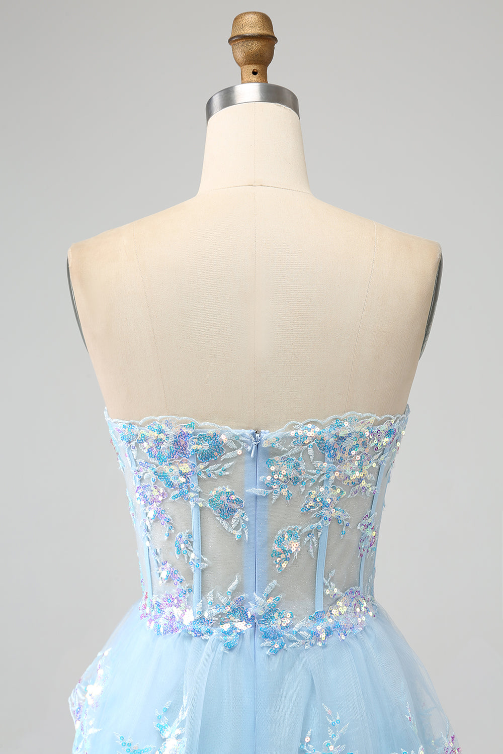 Vestido de fiesta de tul escalonado sin tirantes lavanda con apliques