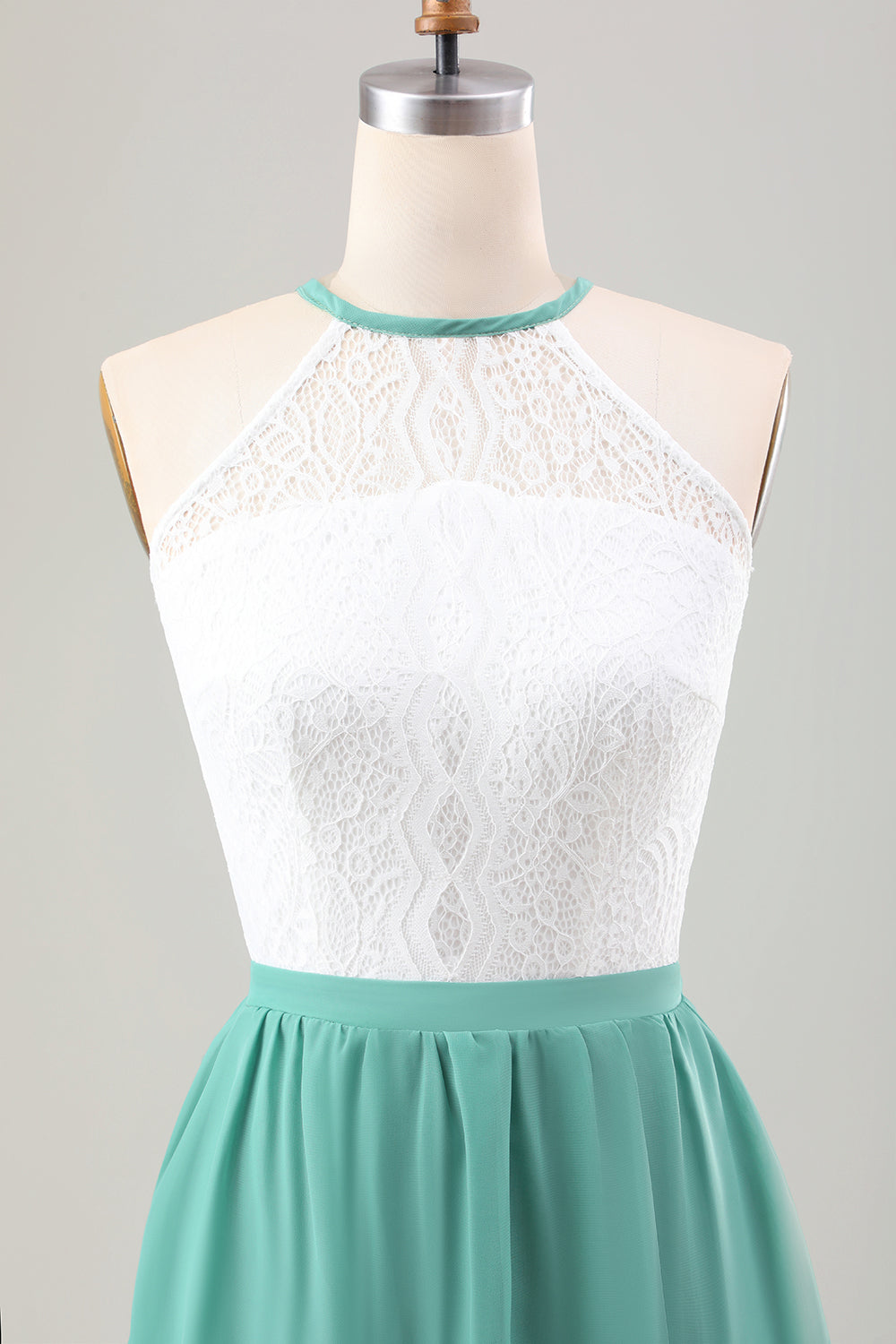 Eucalipto Una línea escalonada Vestido largo de dama de honor con volantes con encaje