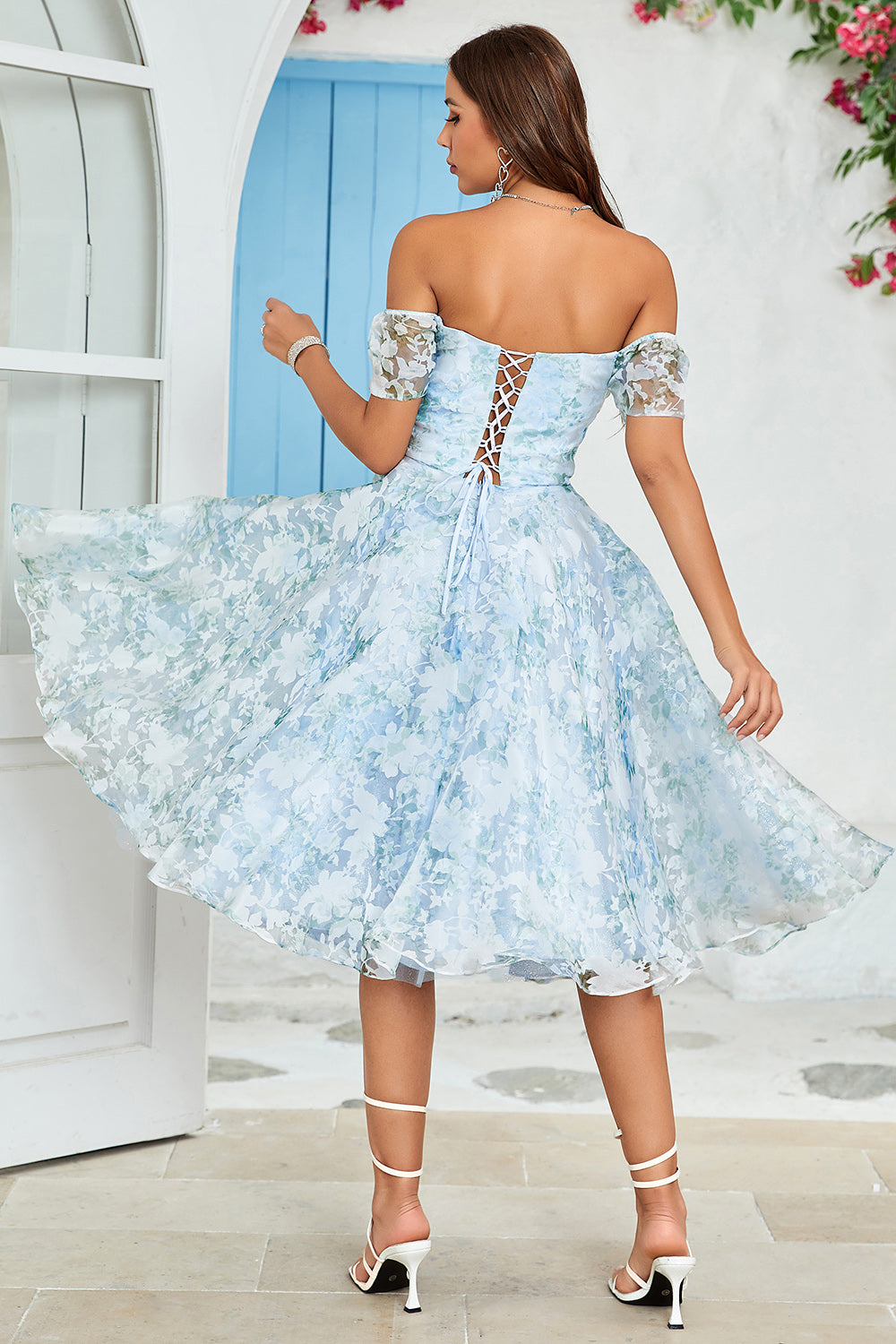 Vestido de Cóctel Azul Estampado Fuera del Hombro