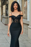 Vestido de fiesta largo de sirena negro con hombros descubiertos y purpurina